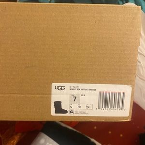 Ugg W bailey bow abstract splatter.